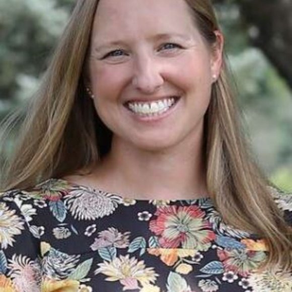 Meet your Posher, Emily - Picture 1 of 2